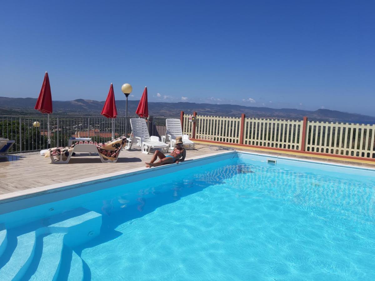 Casa Vacanze "La Caldosa" Badesi Ngoại thất bức ảnh