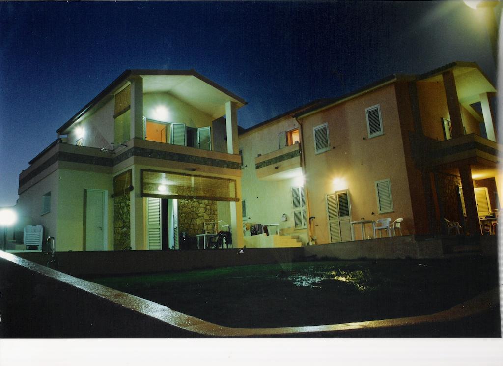 Casa Vacanze "La Caldosa" Badesi Ngoại thất bức ảnh