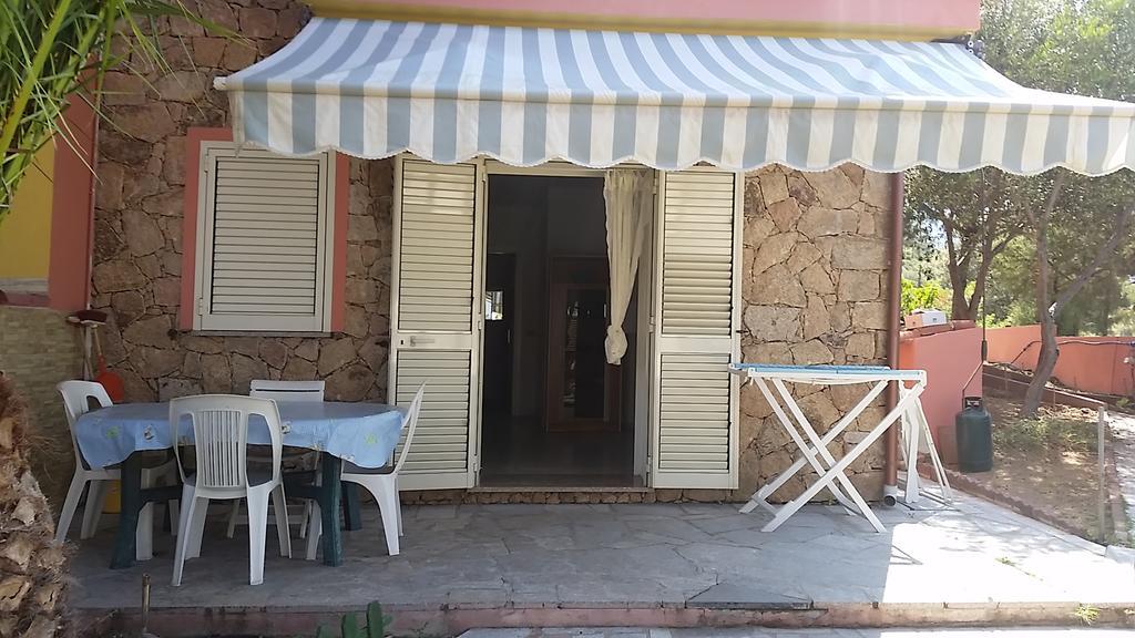 Casa Vacanze "La Caldosa" Badesi Ngoại thất bức ảnh