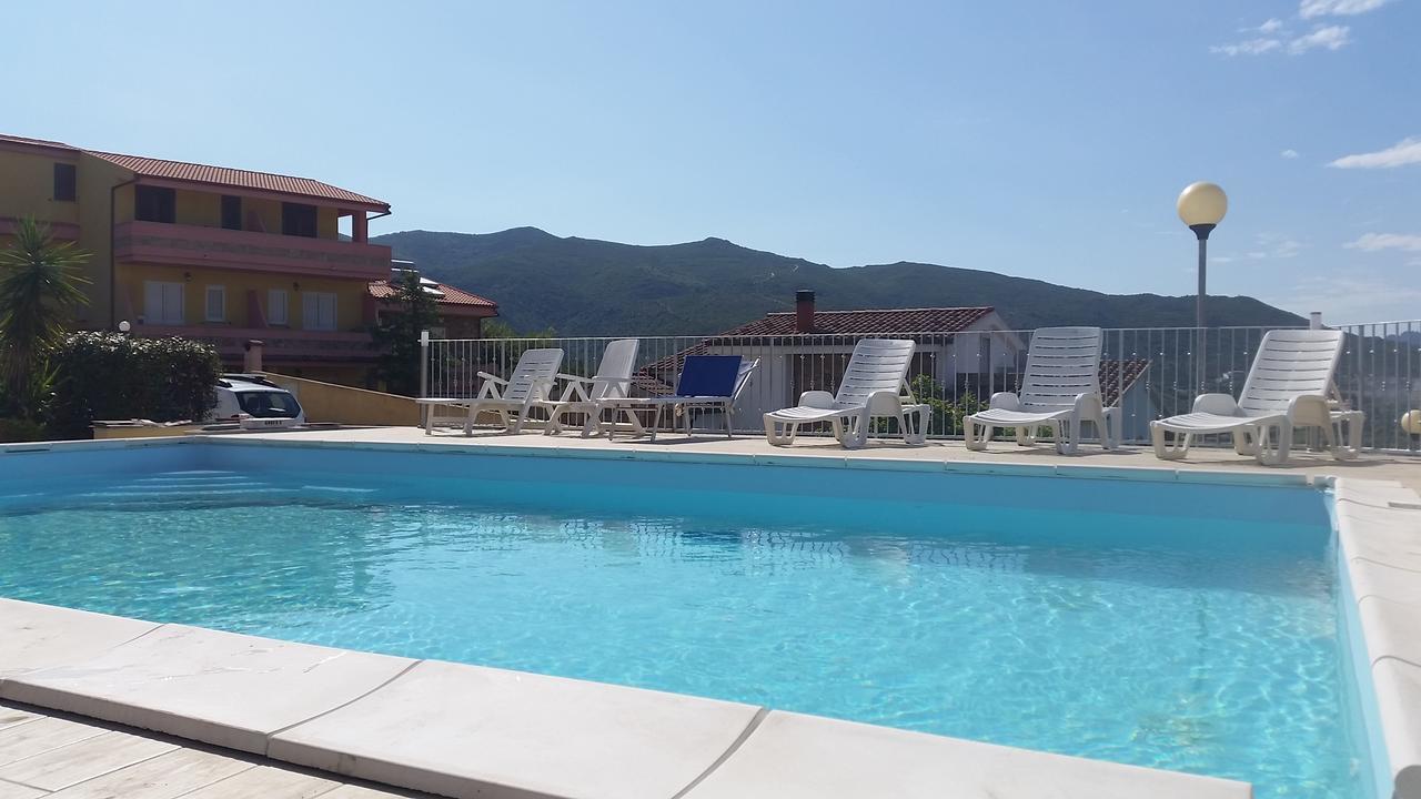 Casa Vacanze "La Caldosa" Badesi Ngoại thất bức ảnh