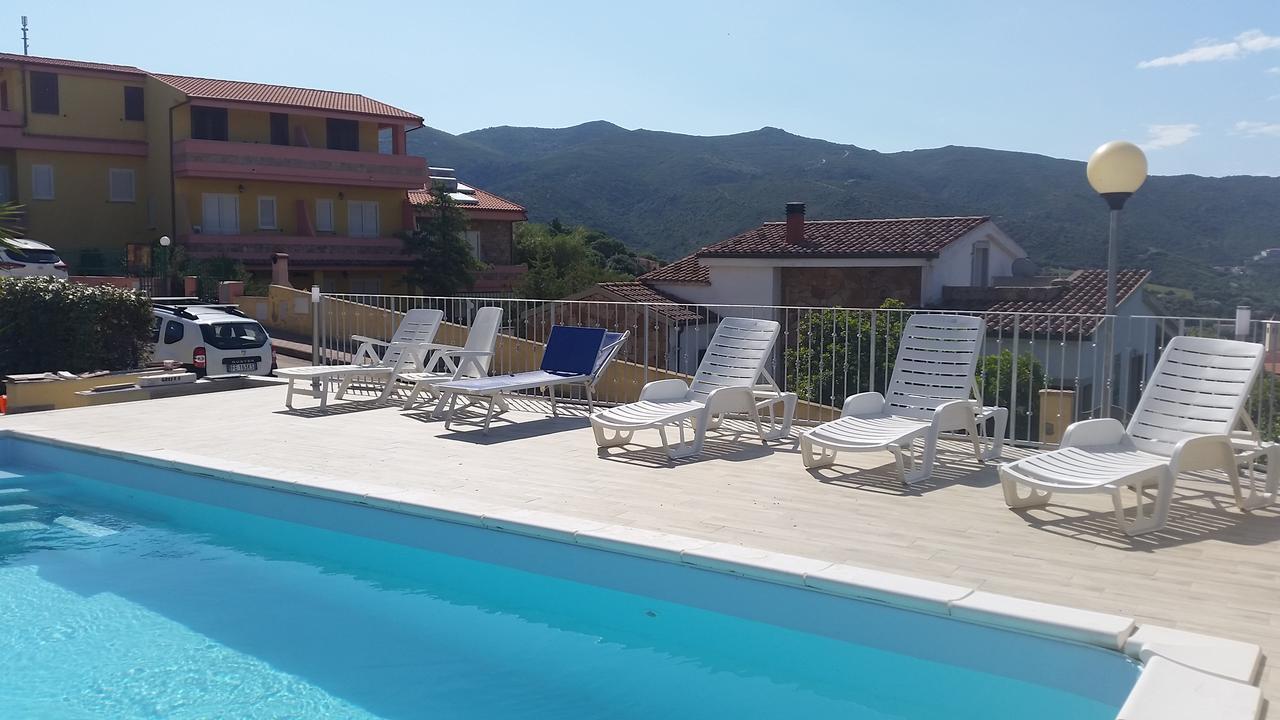 Casa Vacanze "La Caldosa" Badesi Ngoại thất bức ảnh